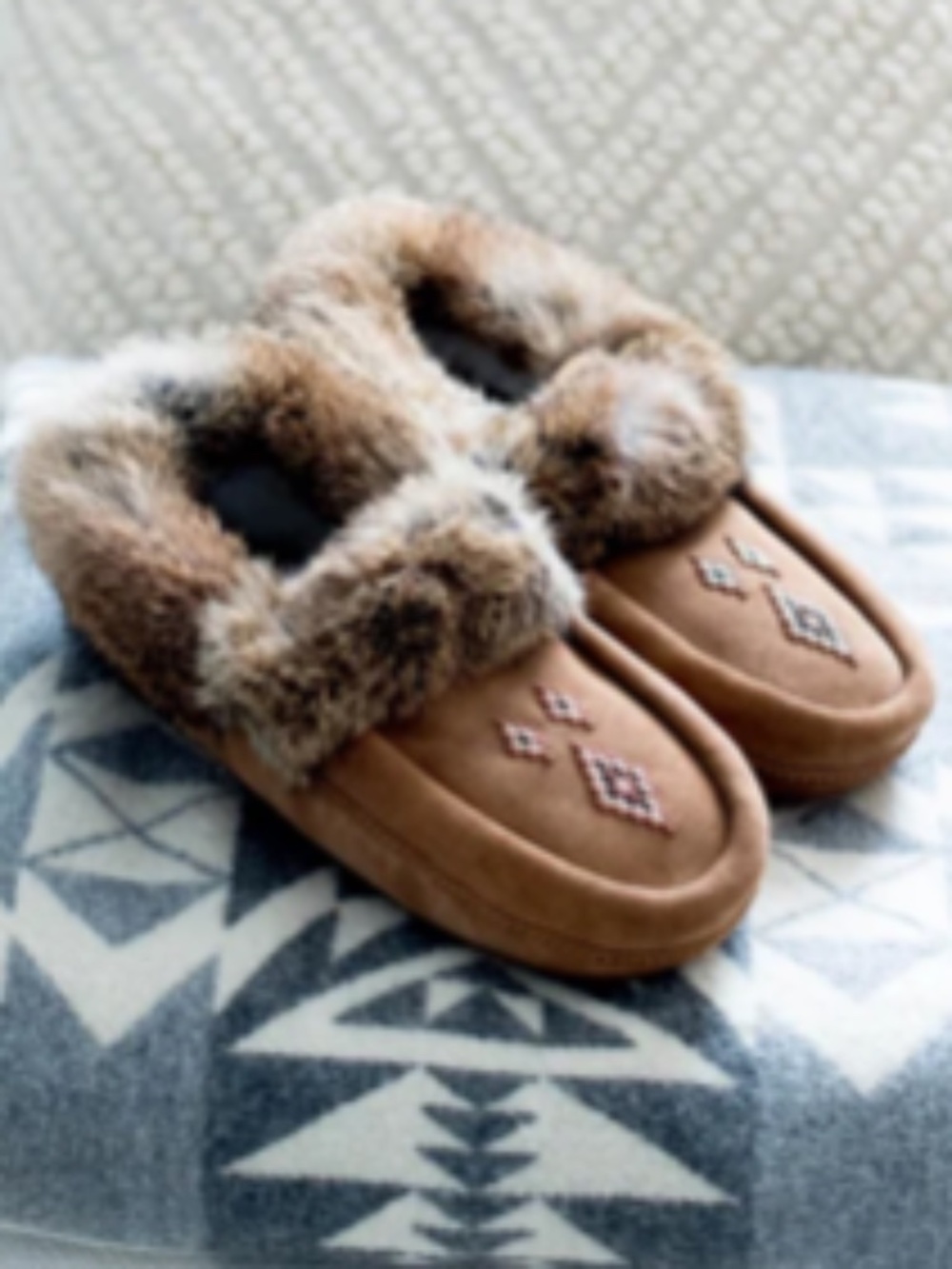 NWOT - Manitobah Mukluks Justine Woods Tipi Moccasin Slippers